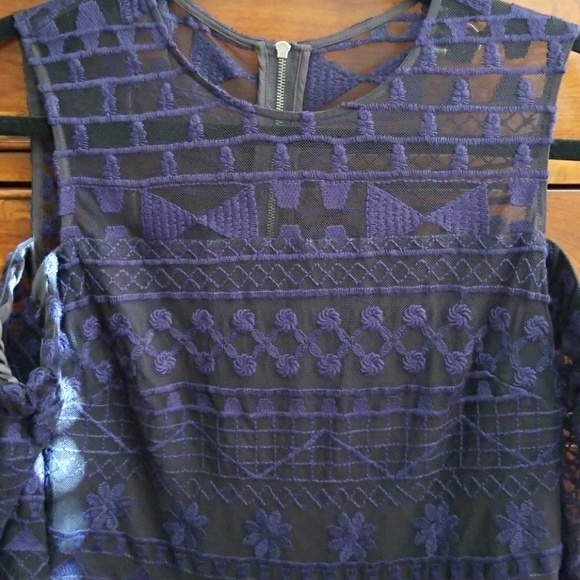 Blouse/Top - Picture 2 of 5